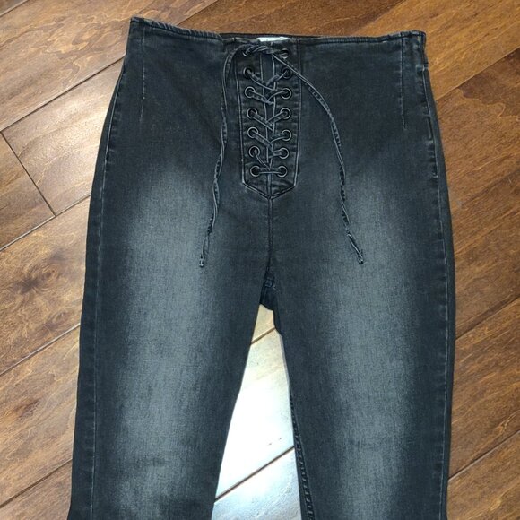 Free People Black Lace Up Front High Rise Skinny Jeans SIZE 30 - Picture 1 of 7